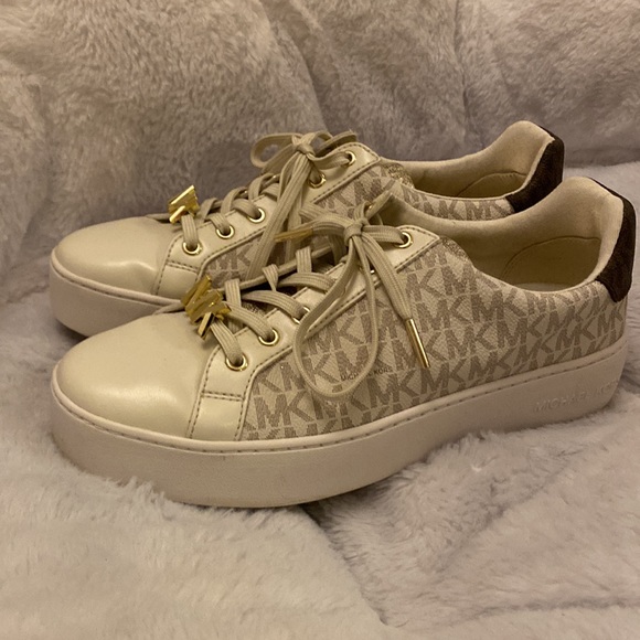 Michael Kors Sneakers - Picture 9 of 12